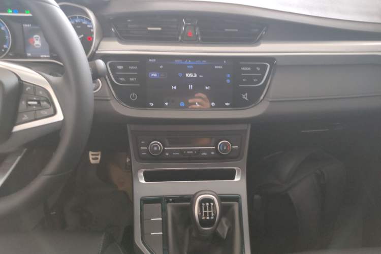 Used Geely Auto Vision S1 2019 Upgraded Model 1.5L Manual Elite Version Audio And AC Panel