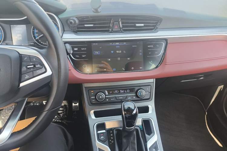 Used Geely Auto Vision S1 2019 Upgraded Model 1.5L CVT Luxury Version Audio And AC Panel