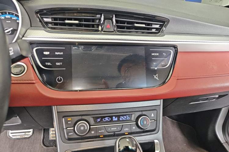 Used Geely Auto Vision S1 2019 Upgraded Model 1.5L CVT Luxury Version Audio And AC Panel