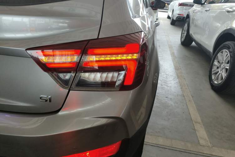 Used Geely Auto Vision S1 2019 Upgraded Model 1.5L Manual Elite Version Exterior 6