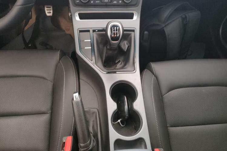 Used Geely Auto Vision S1 2019 Upgraded Model 1.5L Manual Elite Version Gear Lever