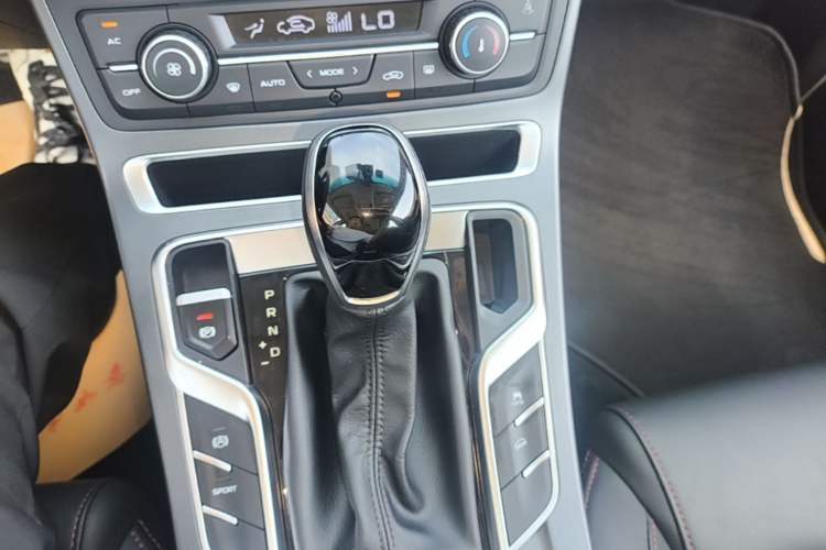 Used Geely Auto Vision S1 2019 Upgraded Model 1.5L CVT Luxury Version Gear Lever