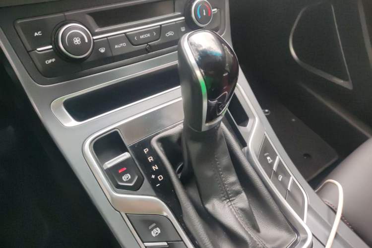 Used Geely Auto Vision S1 2019 Upgraded Model 1.5L CVT Luxury Version Gear Lever