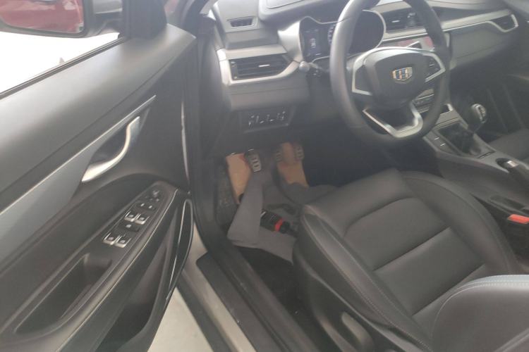 Used Geely Auto Vision S1 2019 Upgraded Model 1.5L Manual Elite Version Interior 3