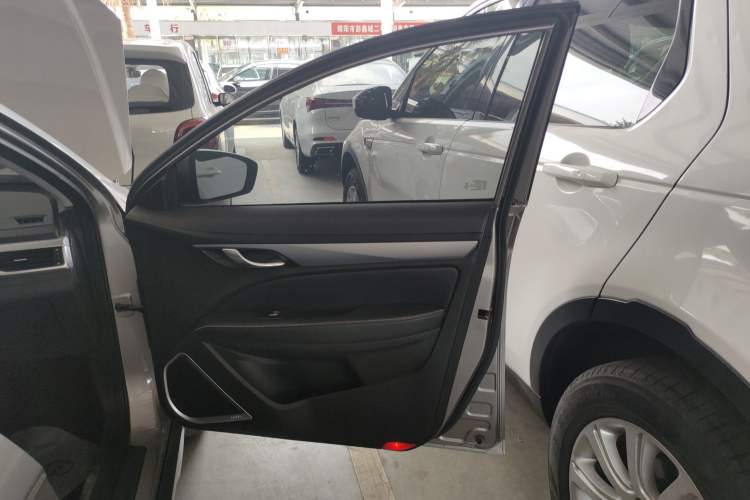 Used Geely Auto Vision S1 2019 Upgraded Model 1.5L Manual Elite Version Interior 5