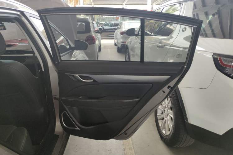 Used Geely Auto Vision S1 2019 Upgraded Model 1.5L Manual Elite Version Interior 6