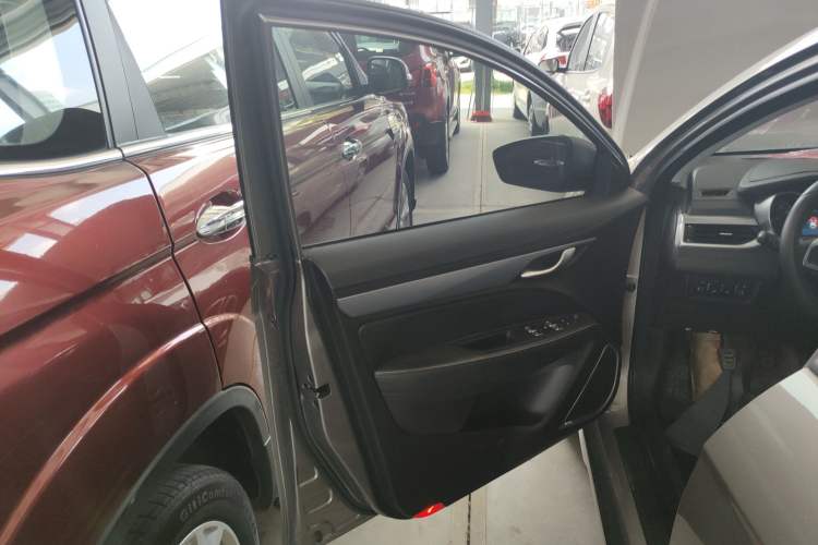 Used Geely Auto Vision S1 2019 Upgraded Model 1.5L Manual Elite Version Interior 7