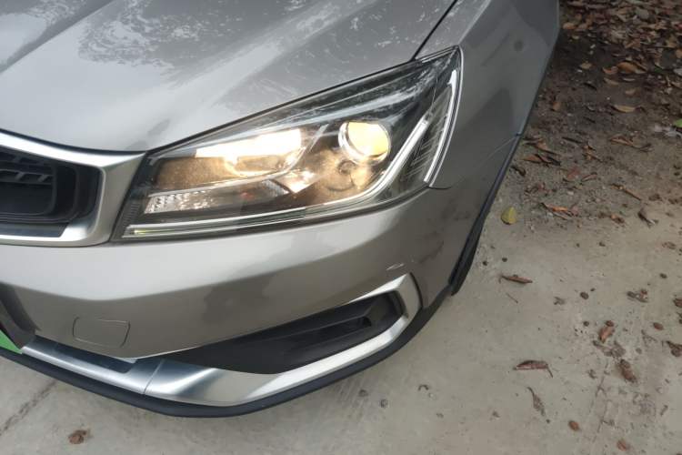 Used Geely Auto Vision S1 2019 Upgraded Model 1.5L CVT Luxury Version Left Front Headlight