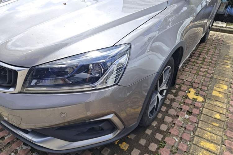 Used Geely Auto Vision S1 2019 Upgraded Model 1.5L CVT Luxury Version Left Front Headlight