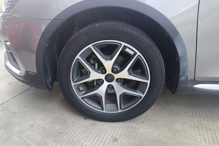 Used Geely Auto Vision S1 2019 Upgraded Model 1.5L CVT Luxury Version Left Front Wheel Hub