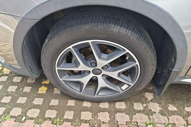 Used Geely Auto Vision S1 2019 Upgraded Model 1.5L CVT Luxury Version Left Front Wheel Hub