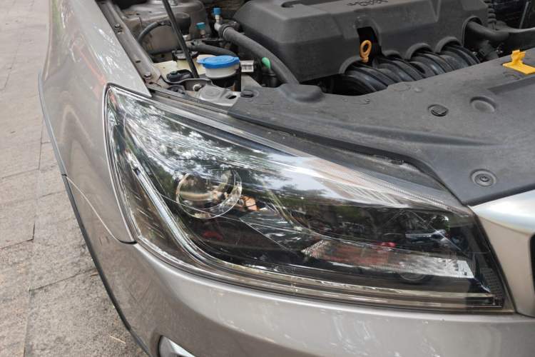 Used Geely Auto Vision S1 2019 Upgraded Model 1.5L CVT Luxury Version Right Front Headlight