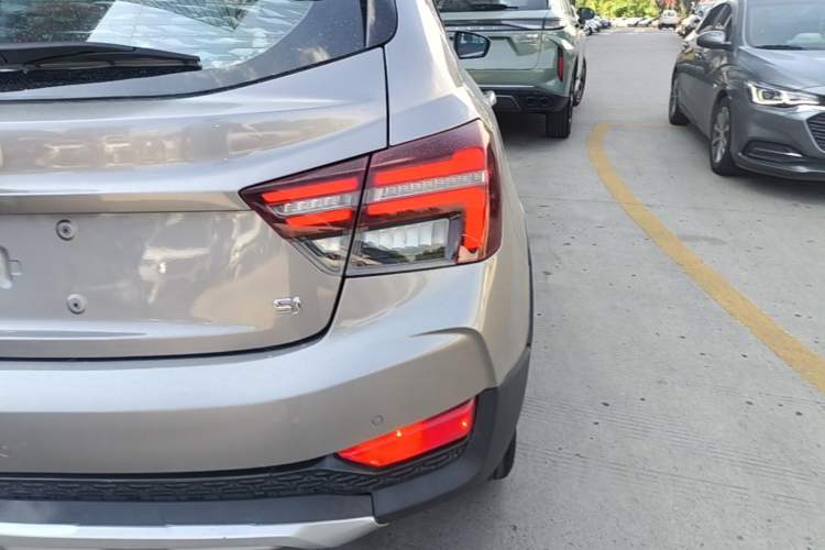Used Geely Auto Vision S1 2019 Upgraded Model 1.5L CVT Luxury Version Right Rear Taillight