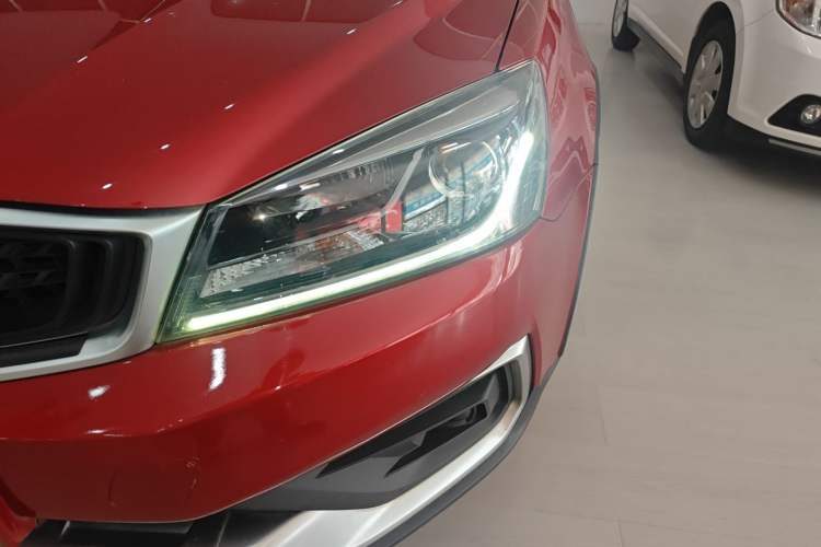 Used Geely Auto Vision S1 2019 Upgraded Model 1.5L CVT Luxury Version Left Front Headlight