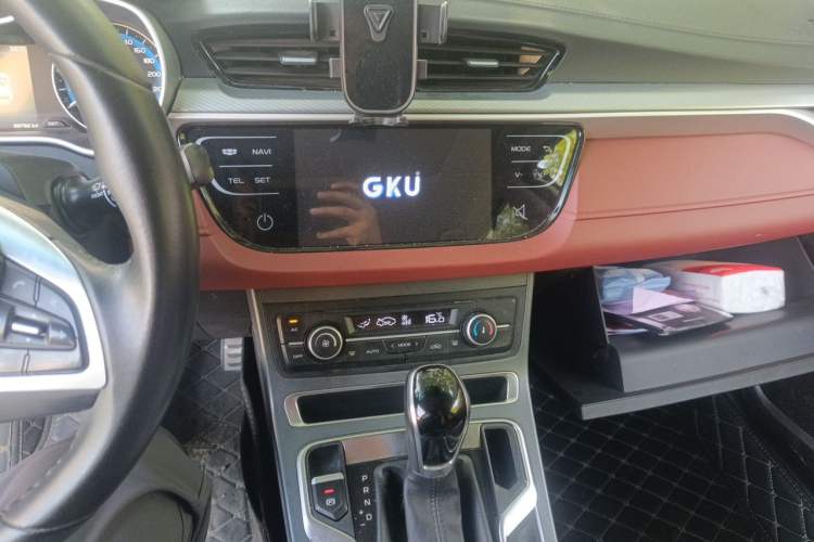 Used Geely Auto Vision S1 2019 Upgraded Model 1.5L CVT Luxury Version Audio And AC Panel