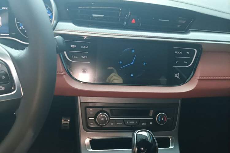 Used Geely Auto Vision S1 2019 Upgraded Model 1.5L CVT Luxury Version Audio And AC Panel