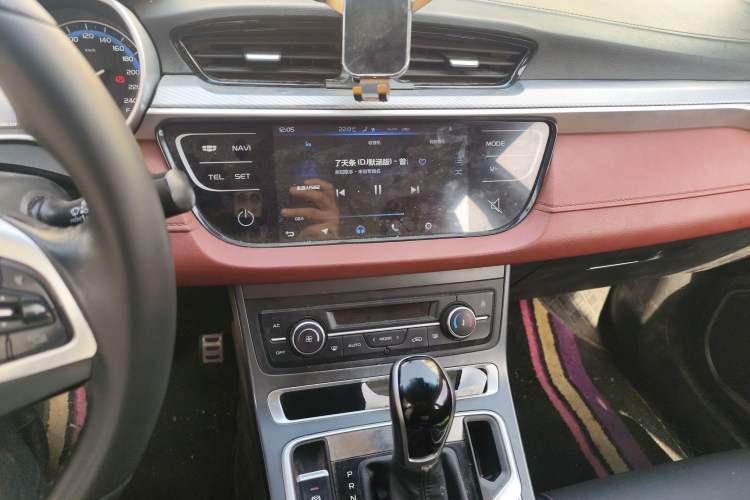 Used Geely Auto Vision S1 2019 Upgraded Model 1.5L CVT Luxury Version Audio And AC Panel