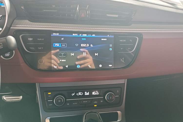 Used Geely Auto Vision S1 2019 Upgraded Model 1.5L CVT Luxury Version Audio And AC Panel