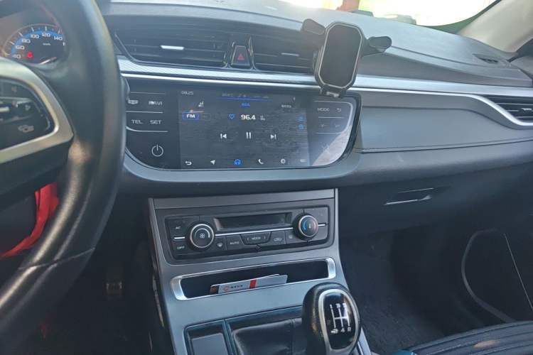 Used Geely Auto Vision S1 2019 Upgraded Model 1.5L Manual Elite Version Audio And AC Panel