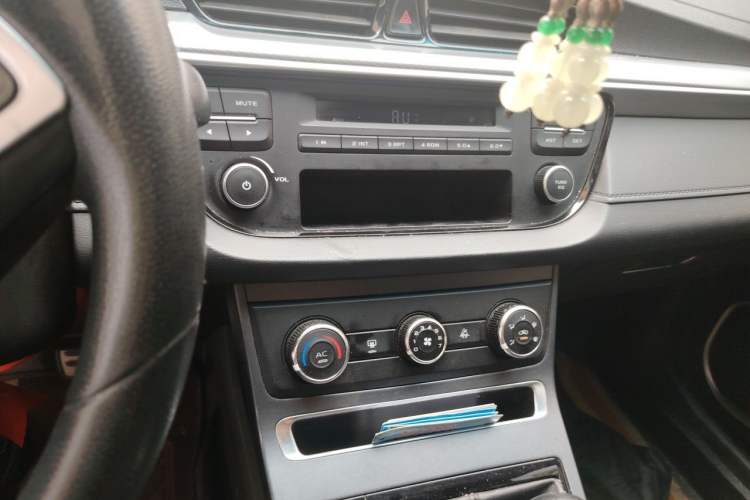 Used Geely Auto Vision S1 2019 Upgraded Model 1.5L Manual Happiness Edition Audio And AC Panel