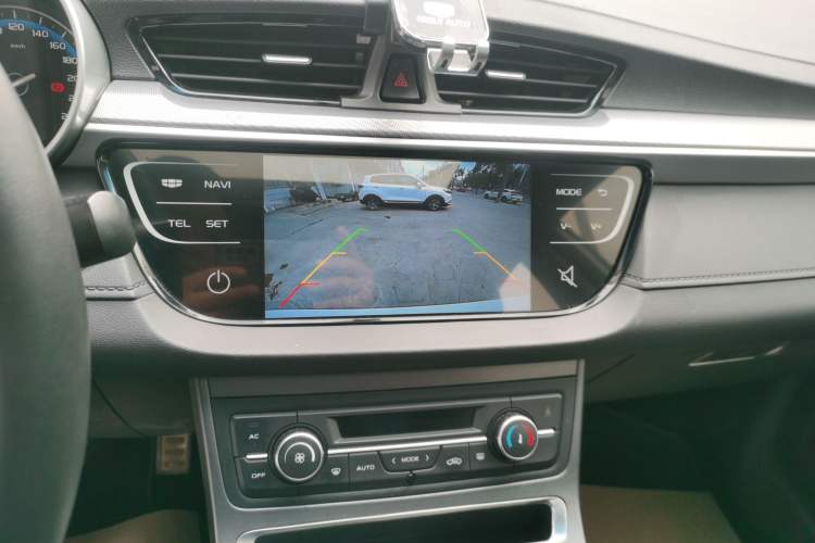 Used Geely Auto Vision S1 2019 Upgraded Model 1.5L Manual Elite Version Audio And AC Panel