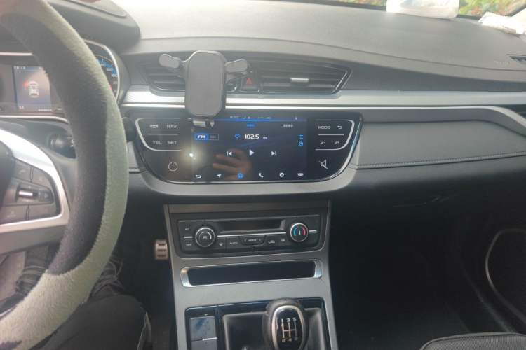 Used Geely Auto Vision S1 2019 Upgraded Model 1.5L Manual Elite Version Audio And AC Panel