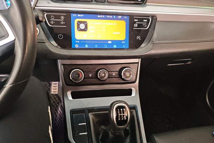 Used Geely Auto Vision S1 2019 Upgraded Model 1.5L Manual Elite Version Audio And AC Panel