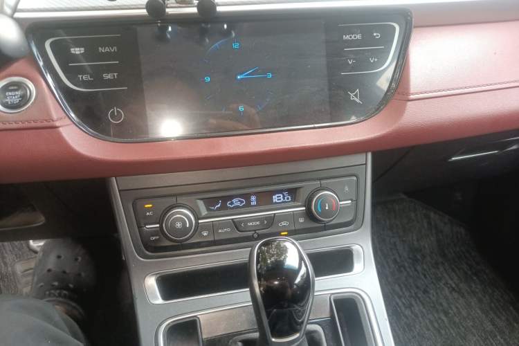Used Geely Auto Vision S1 2019 Upgraded Model 1.5L CVT Luxury Version Audio And AC Panel
