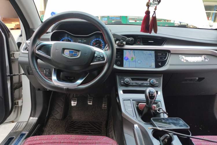 Used Geely Auto Vision S1 2019 Upgraded Model 1.5L Manual Elite Version Center Console