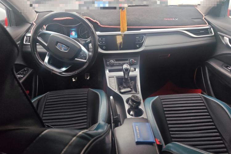 Used Geely Auto Vision S1 2019 Upgraded Model 1.5L Manual Elite Version Center Console