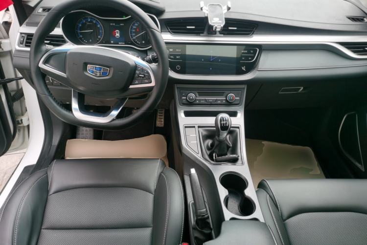 Used Geely Auto Vision S1 2019 Upgraded Model 1.5L Manual Elite Version Center Console
