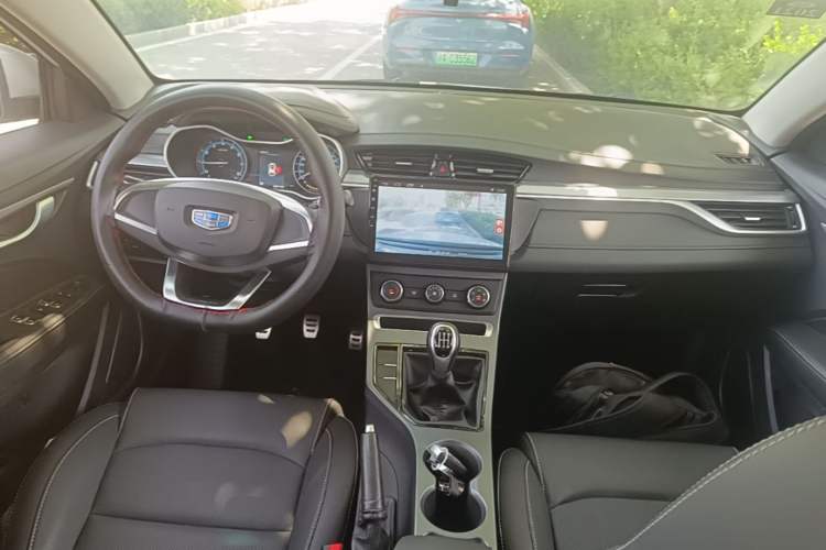 Used Geely Auto Vision S1 2019 Upgraded Model 1.5L Manual Happiness Edition Center Console