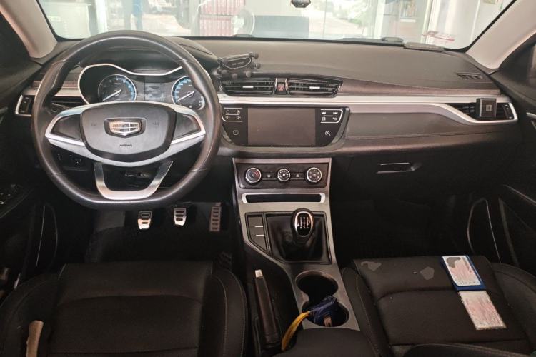Used Geely Auto Vision S1 2019 Upgraded Model 1.5L Manual Elite Version Center Console
