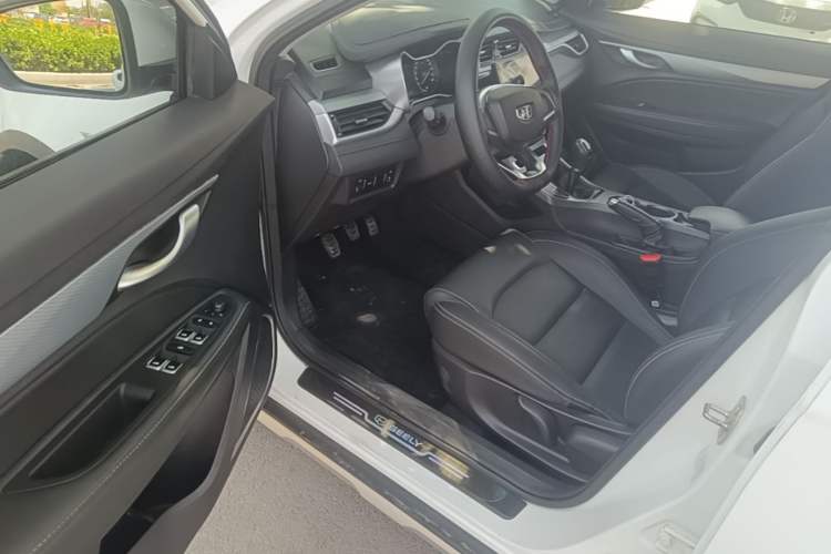 Used Geely Auto Vision S1 2019 Upgraded Model 1.5L Manual Happiness Edition Driver Seat