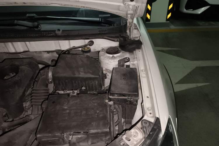 Used Geely Auto Vision S1 2019 Upgraded Model 1.5L Manual Elite Version Engine Bay Left