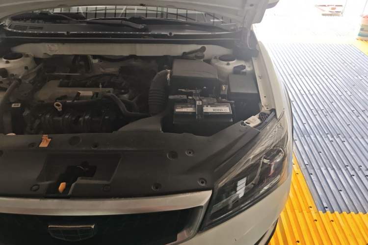 Used Geely Auto Vision S1 2019 Upgraded Model 1.5L Manual Elite Version Engine Bay Left