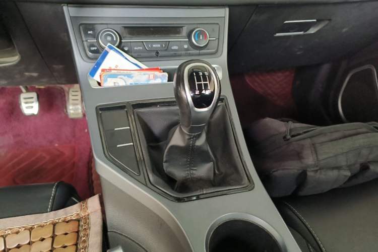 Used Geely Auto Vision S1 2019 Upgraded Model 1.5L Manual Elite Version Gear Lever