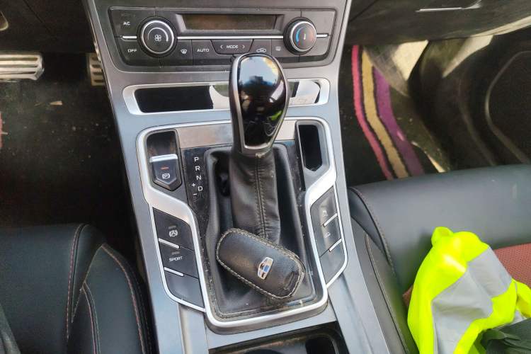 Used Geely Auto Vision S1 2019 Upgraded Model 1.5L CVT Luxury Version Gear Lever