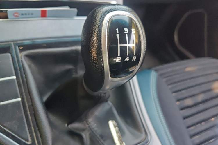 Used Geely Auto Vision S1 2019 Upgraded Model 1.5L Manual Elite Version Gear Lever