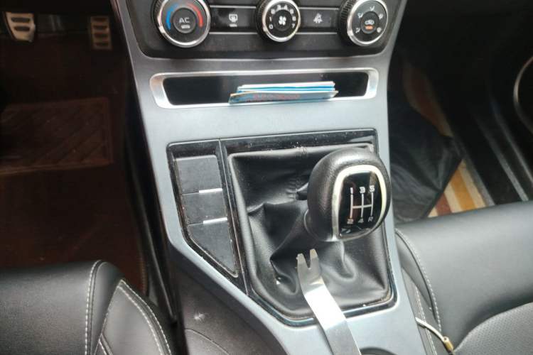Used Geely Auto Vision S1 2019 Upgraded Model 1.5L Manual Happiness Edition Gear Lever