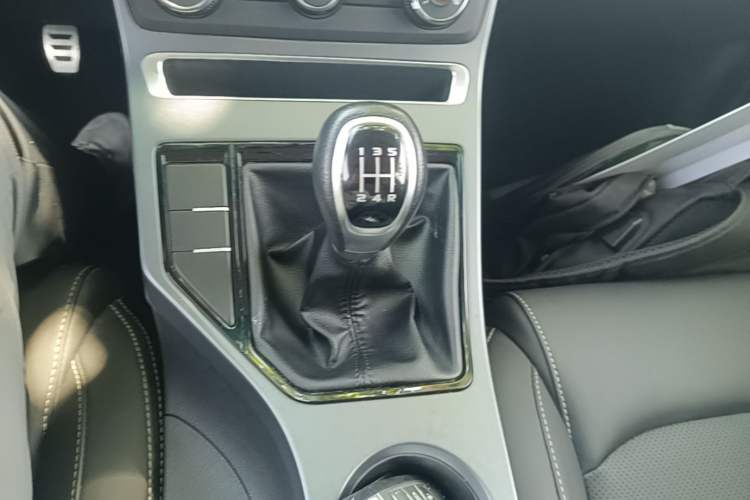 Used Geely Auto Vision S1 2019 Upgraded Model 1.5L Manual Happiness Edition Gear Lever