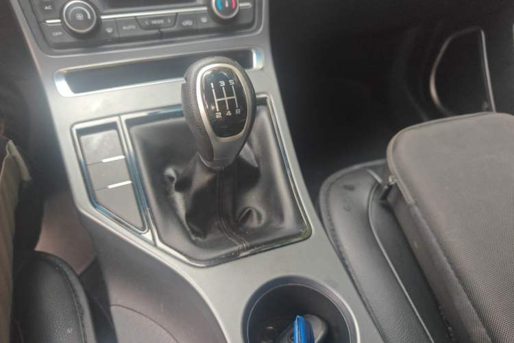 Used Geely Auto Vision S1 2019 Upgraded Model 1.5L Manual Elite Version Gear Lever