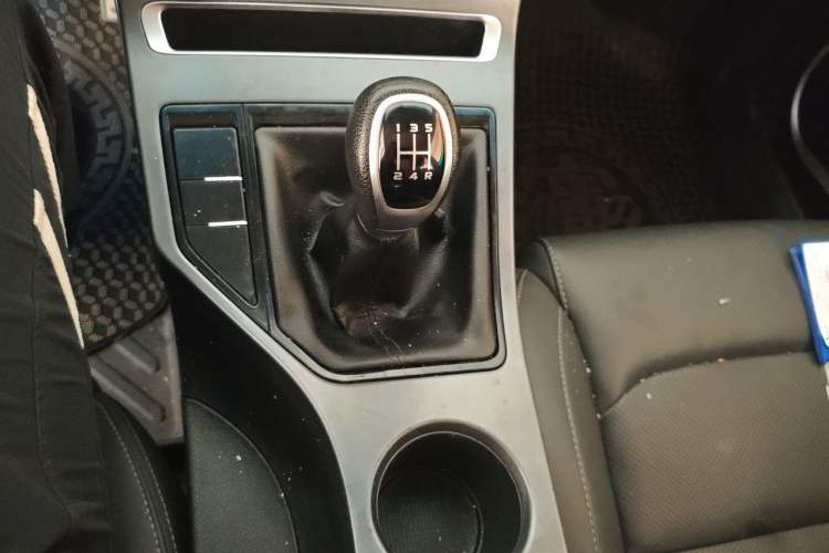 Used Geely Auto Vision S1 2019 Upgraded Model 1.5L Manual Elite Version Gear Lever