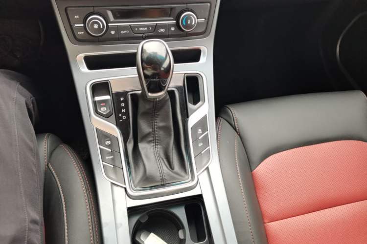Used Geely Auto Vision S1 2019 Upgraded Model 1.5L CVT Luxury Version Gear Lever
