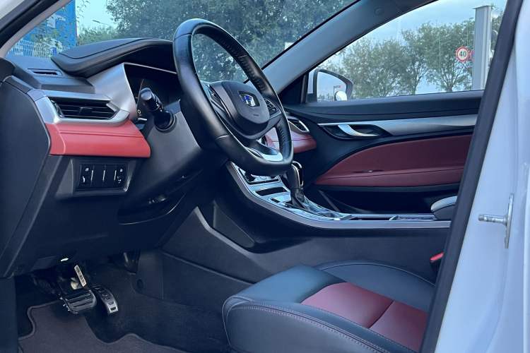 Used Geely Auto Vision S1 2019 Upgraded Model 1.5L CVT Luxury Version Interior 3