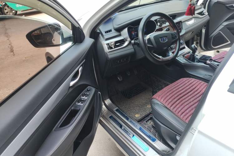 Used Geely Auto Vision S1 2019 Upgraded Model 1.5L Manual Elite Version Interior 3