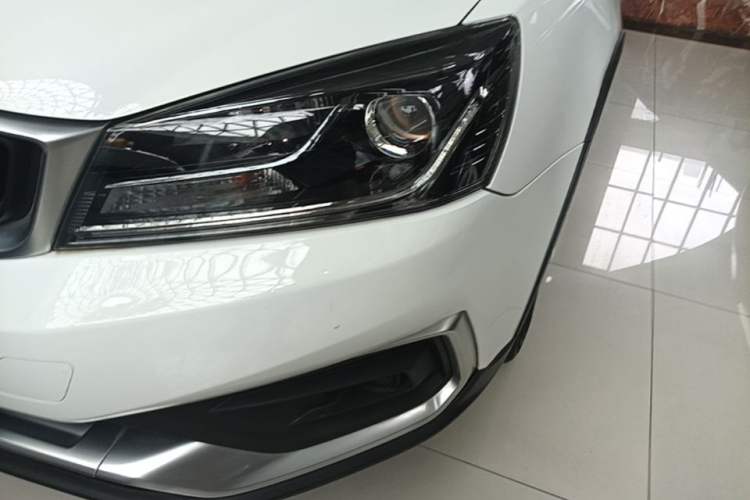 Used Geely Auto Vision S1 2019 Upgraded Model 1.5L CVT Luxury Version Left Front Headlight
