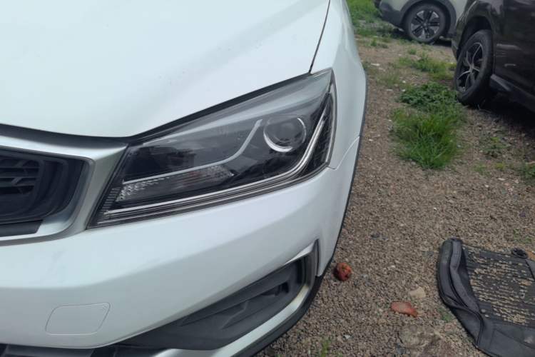 Used Geely Auto Vision S1 2019 Upgraded Model 1.5L CVT Luxury Version Left Front Headlight