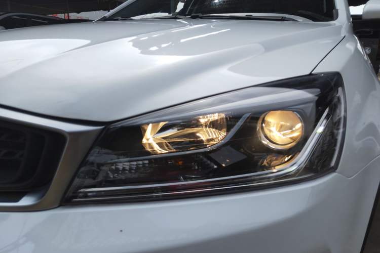 Used Geely Auto Vision S1 2019 Upgraded Model 1.5L CVT Luxury Version Left Front Headlight