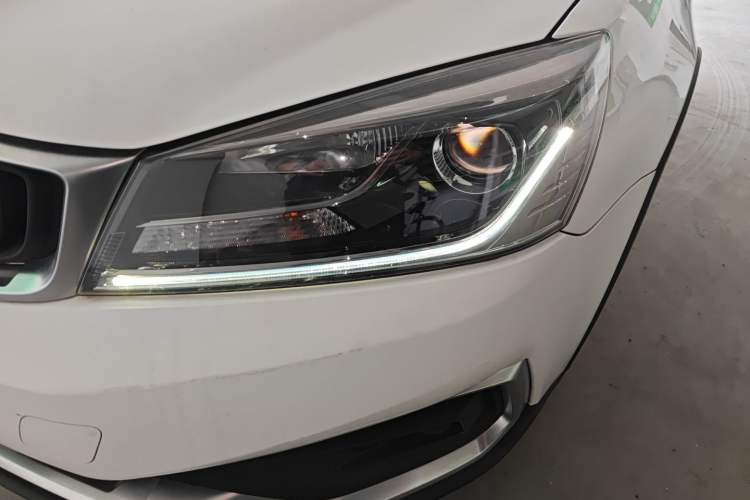 Used Geely Auto Vision S1 2019 Upgraded Model 1.5L CVT Luxury Version Left Front Headlight